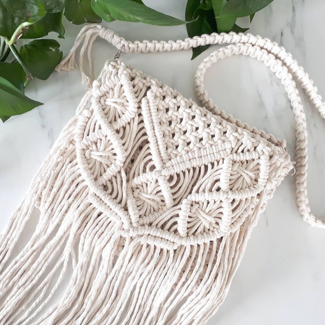 knit knotty white women bag with strap and fringes